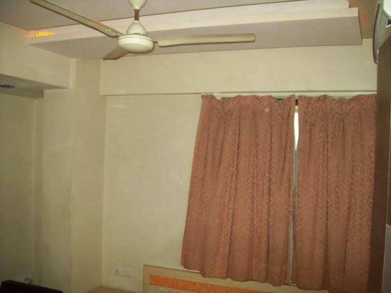 Hotel Kum Kum Adalaj Exterior foto